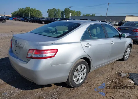2010 Toyota Camry Le z USA, uszkodzony, nr VIN 4T4BF3EKXAR084844